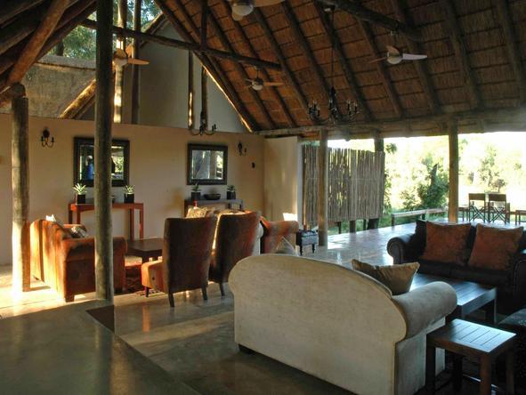 Simbavati River Lodge - Lounge 